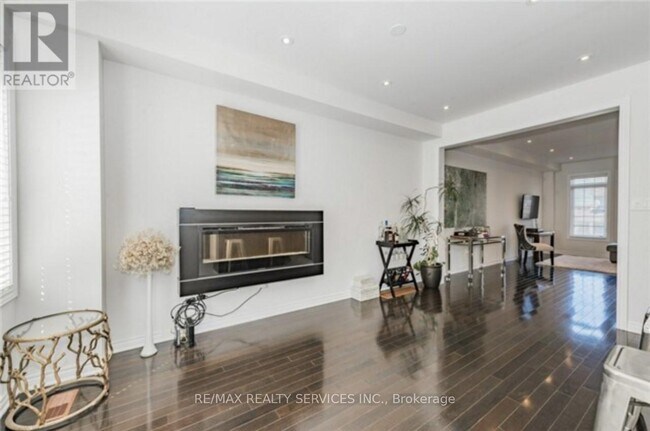 Photo - 74 Aldersgate Dr