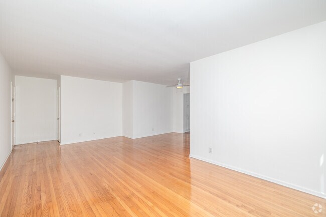1BR, 1BA - 750SF - Living Room