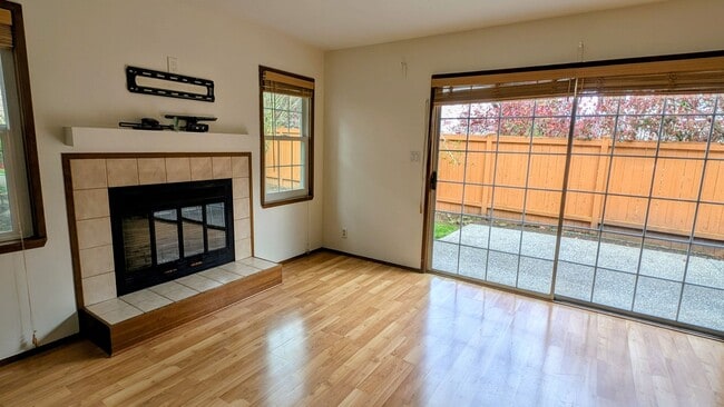 Photo - Spacious 3 Bedroom Townhome in Small Complex