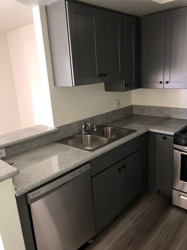 Photo - 1200 Mansfield N Ave Unit 406