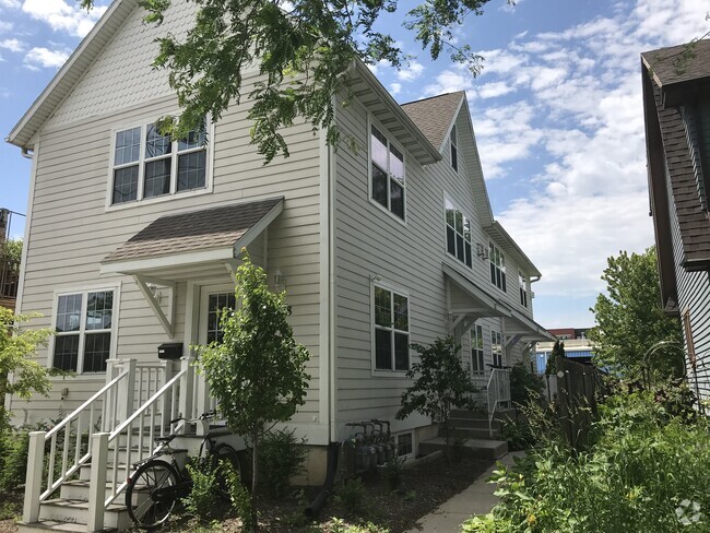 Building Photo - 18 N Baldwin St Unit C Rental