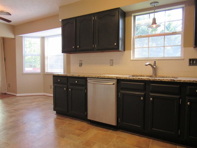 Photo - 3-Bedroom Cedar Bluff home available Now!!
