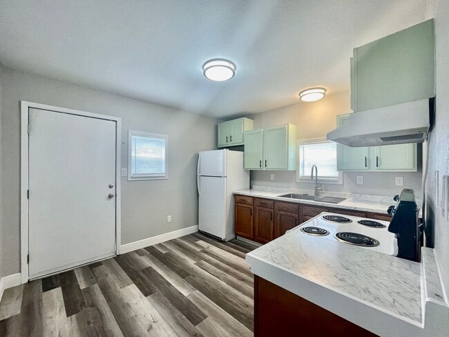 Photo - 2 Bedroom - New & Improved - Centrally Loc...