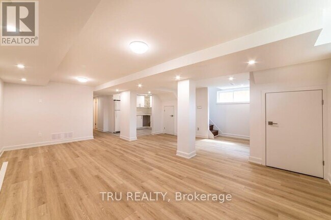 Photo - 2424 Iris St