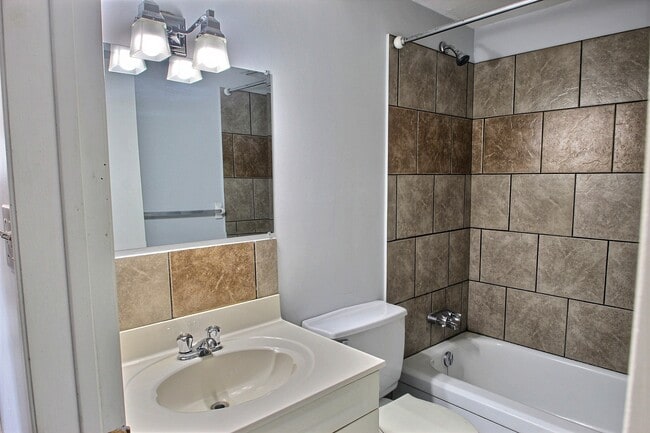 Photo - 22 8 St Unit 7