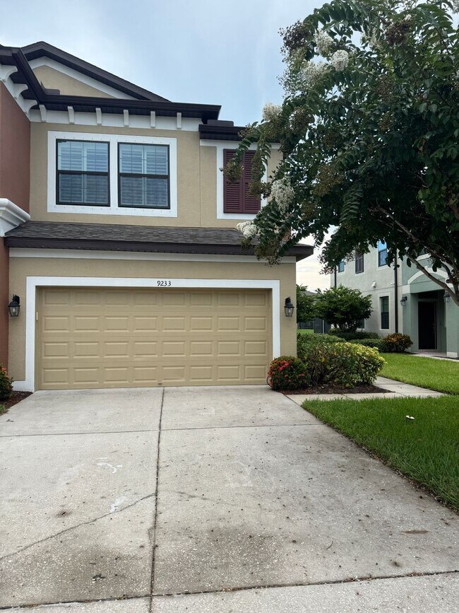 Building Photo - Gorgeous 3/2.5 Westchase Townhome