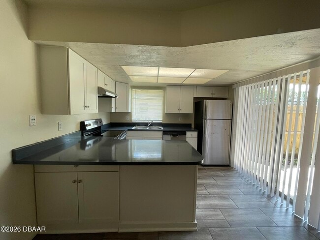 Photo - 75 Springwood Square