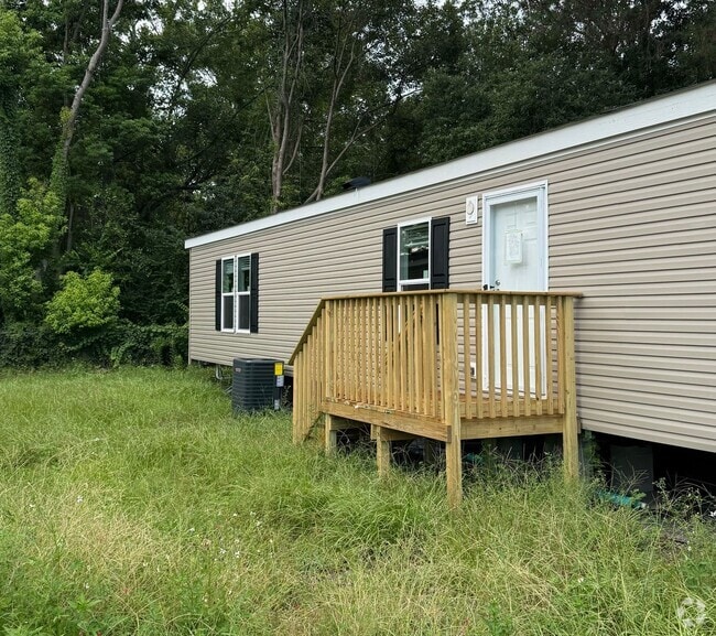 Building Photo - BRAND NEW 2 BEDROOM / 2 BATH - LUXURY MOBI... Unit Lot 28 Rental