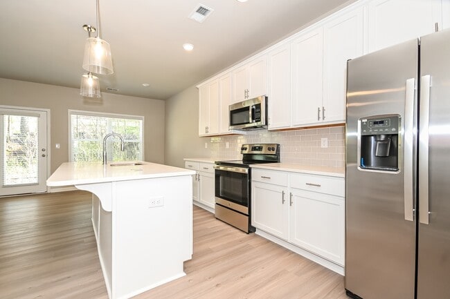 Photo - 830 Calvin Park Dr