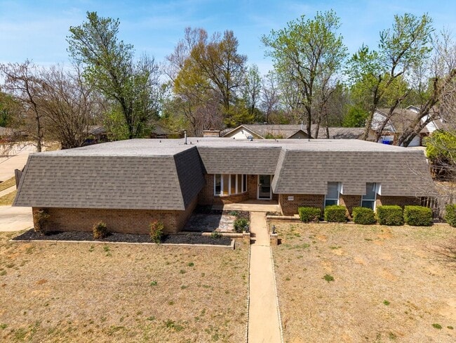 Building Photo - Beautiful 3bed/2.5bath Updated Westside Norman Home Available for Rent!