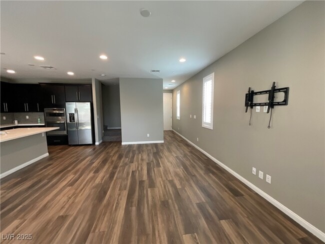 Photo - 398 Misterioso St