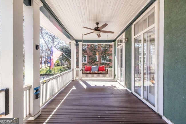 Photo - 692 Myrtle St NE