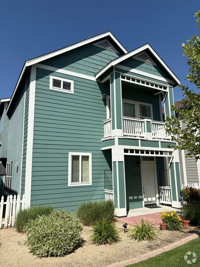 Building Photo - Move-In Ready 2-Story Home by Virginia Lake