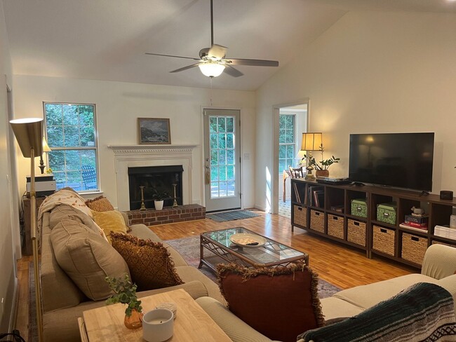 Photo - Beautiful Donelson Cottage With Private Fenced Yard