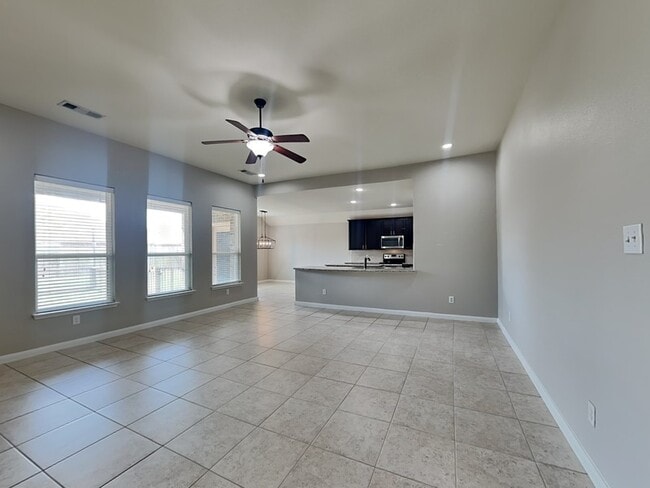 Photo - 528 Meadow Springs Dr