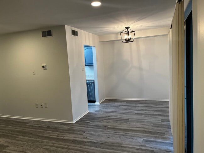 Photo - 805 Painters Crossing Unit 805