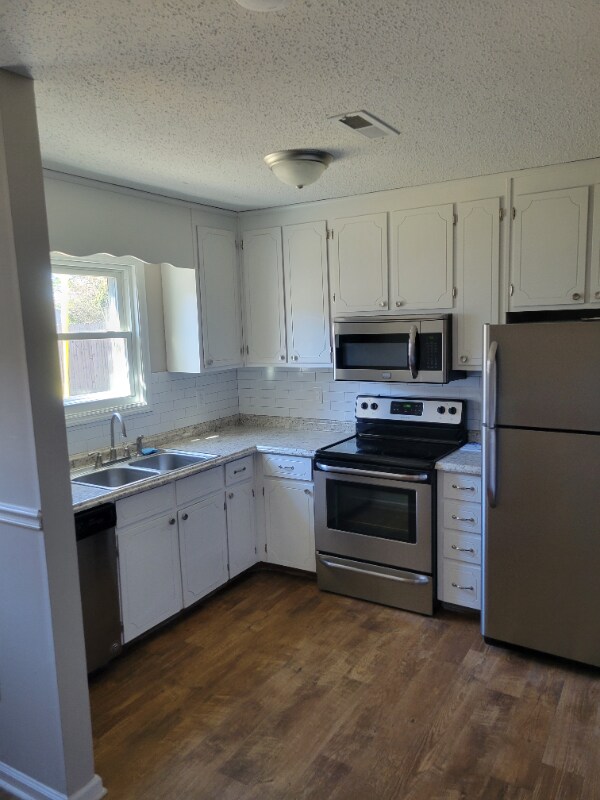 Photo - 303 Picadilly Square