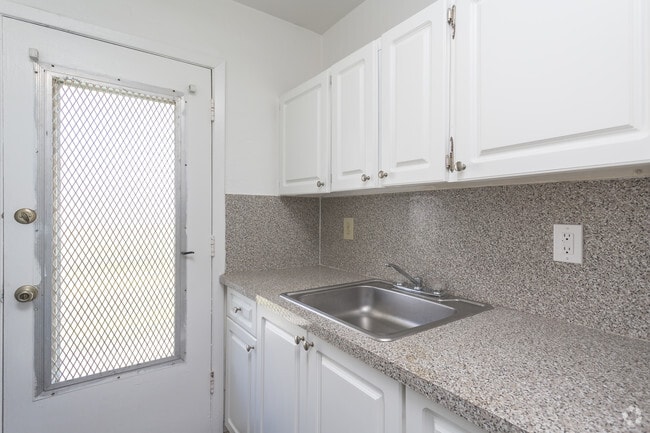 Photo - Sunset Club Apartments