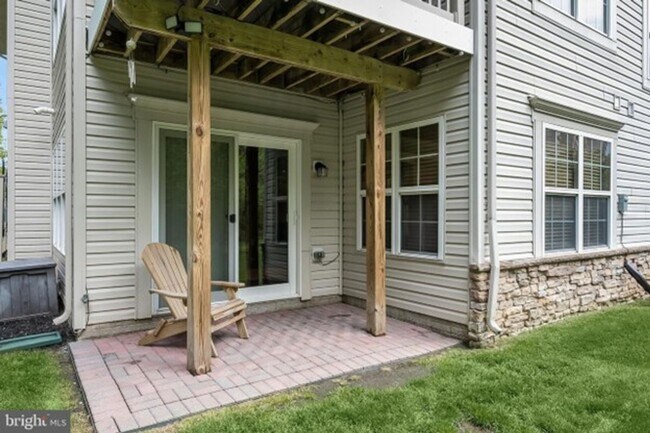 Photo - Gorgeous End of Group Owings Mils 3bd/2.5ba w/ A/C, W/D, and Modern Amenities! Available now!