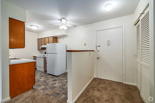 1BD, 1BA - 552SF - Garden Arms of Westgate