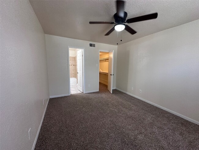 Photo - 9700 Leawood Blvd Unidad False