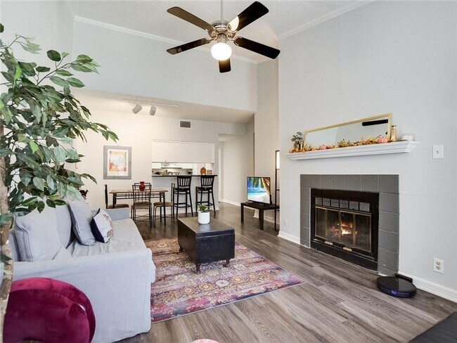 Photo - 807 W 25th St Unidad 310