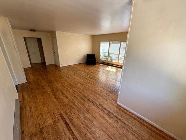 Photo - 3 Bedroom Duplex Close to U of O Campus