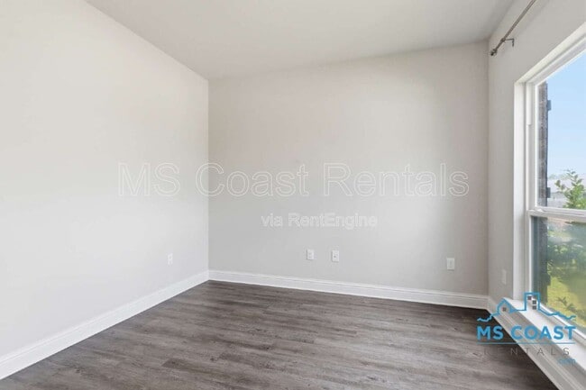 Photo - 5723 Overland Dr