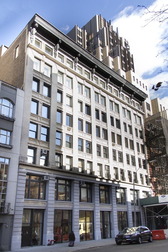 Photo - 227-239 W 17th St