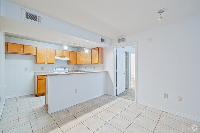 2BR, 2BA - 951SF - Dining/Kitchen