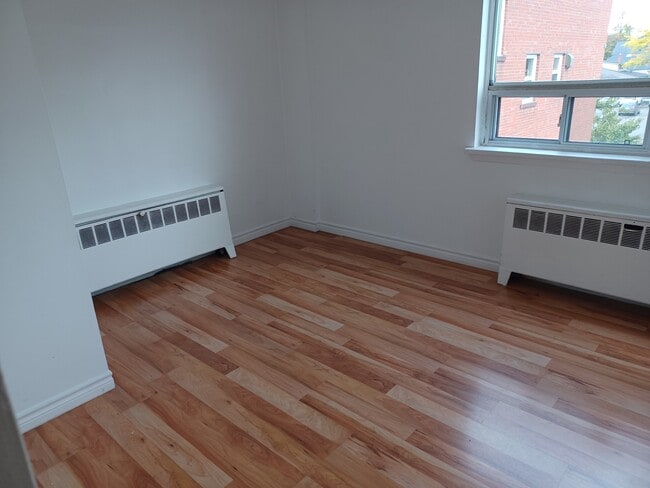 Photo - 191 Lakeshore Rd E Unit 10