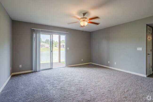 2BR, 2BA - 1,085 SF - Living Room