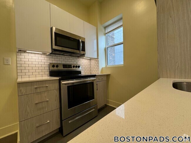Building Photo - 120 Peterborough St Rental