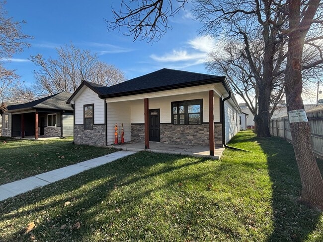 Photo - Stunning New Build in Central Manhattan! Available NOW!