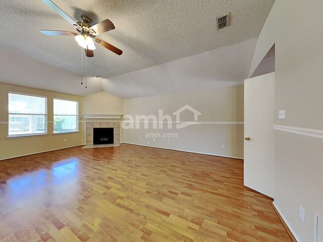 Photo - 517 Pinto Ln