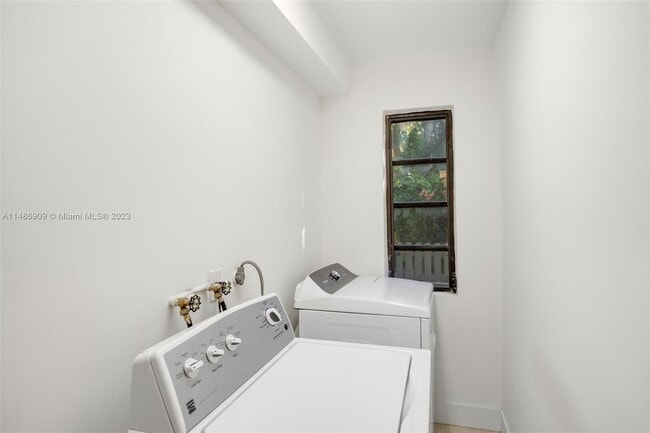 Photo - 936 Sorolla Ave