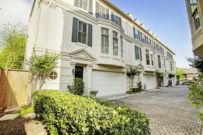 Building Photo - 4013 Bellefontaine Unit C