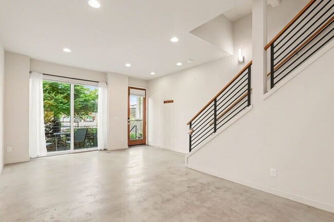 Photo - 3810 California Ave SW