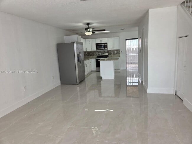Photo - 550 SW 115th Ave Unidad 405H