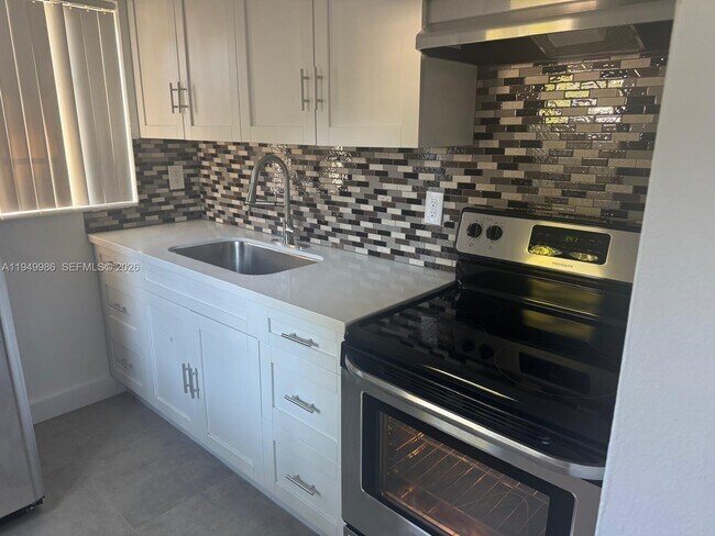 Photo - 1631 Rodman St Unit 1-2