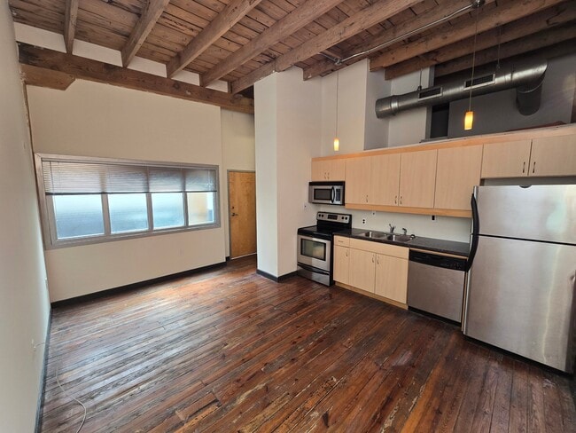 Photo - 1318 W Broad St Unidad 404
