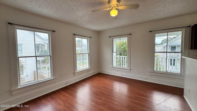 Photo - 32 Sanford St