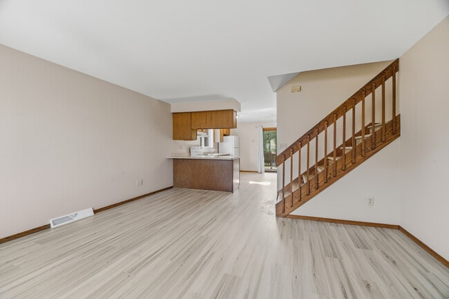 Photo - 1355 W Hiawatha Dr