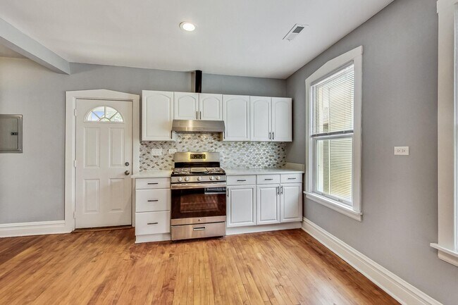 Photo - 4057 N Whipple St Unit 2