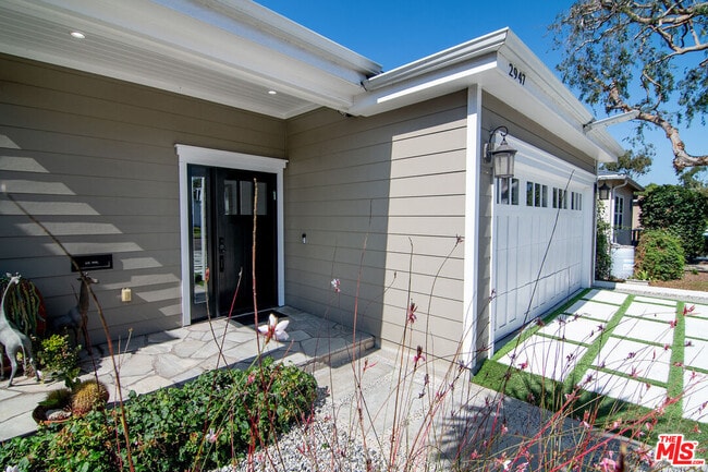 Photo - 2947 Kelton Ave