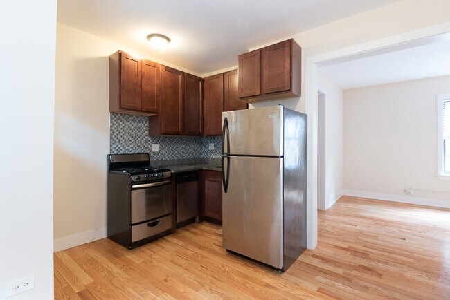 Photo - 3731 N Pine Grove Ave Unit J03P