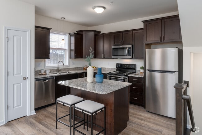 3BR, 2.5BA - 1,723SF