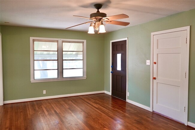 Photo - 7328 Oak Hl