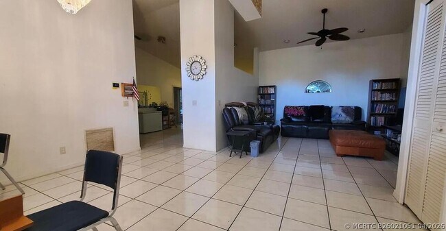 Photo - 3004 Suntan Ct SE