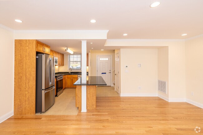 2BR, 1BA - 1,037SF - Kitchen